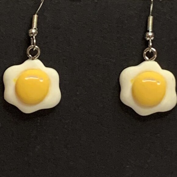 Egg Earring, Funny Food Earring, Gift Idea, Silly Earring, Cooking Earring, Chef - Picture 5 of 6